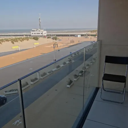 In With Sea View, Cleaning Included Apartment Nieuwpoort